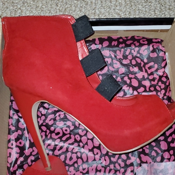 Dollhouse zip back women's bootie - Picture 7 of 12